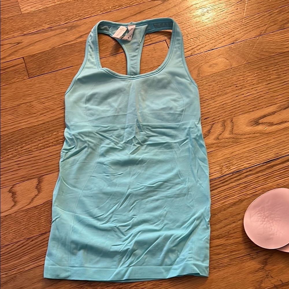 lululemon workout top with removable pads